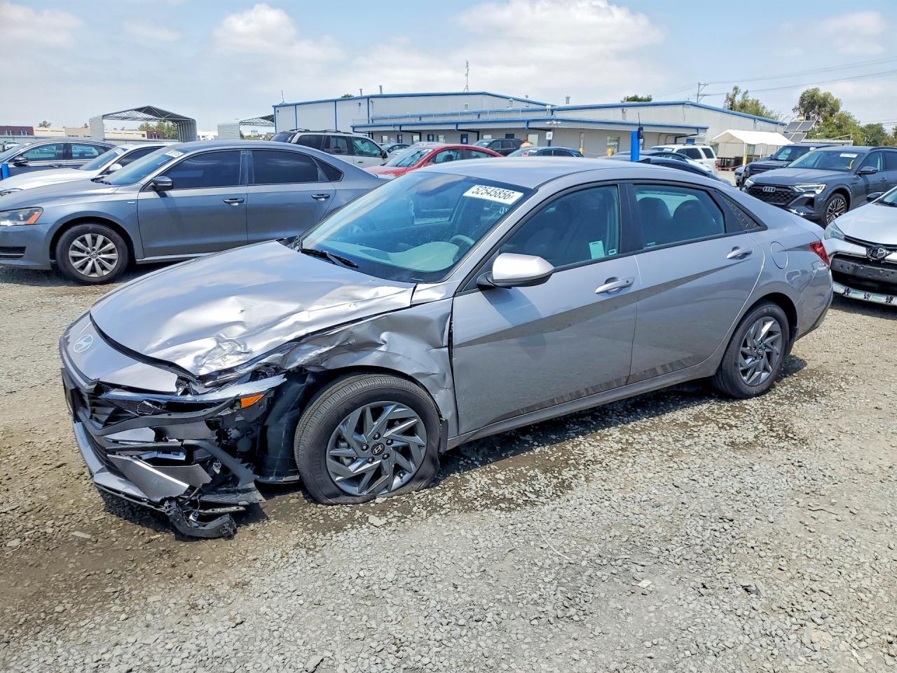 Salvage Hyundai ELANTRA Image