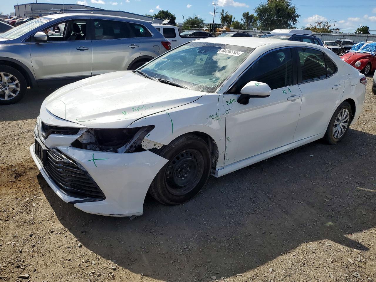 Salvage Toyota Camry Image