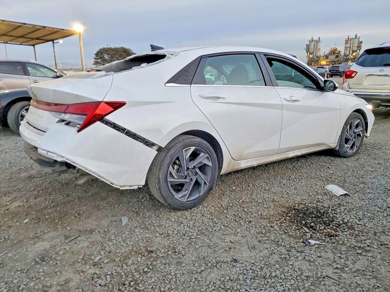 Hyundai ELANTRA Sel