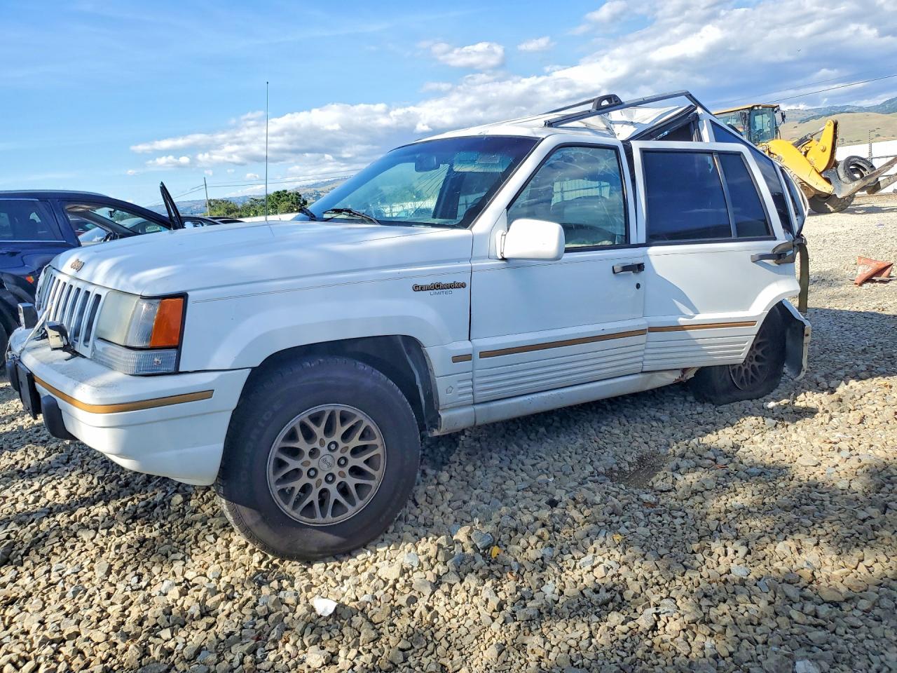 Salvage Jeep Cherokee Image