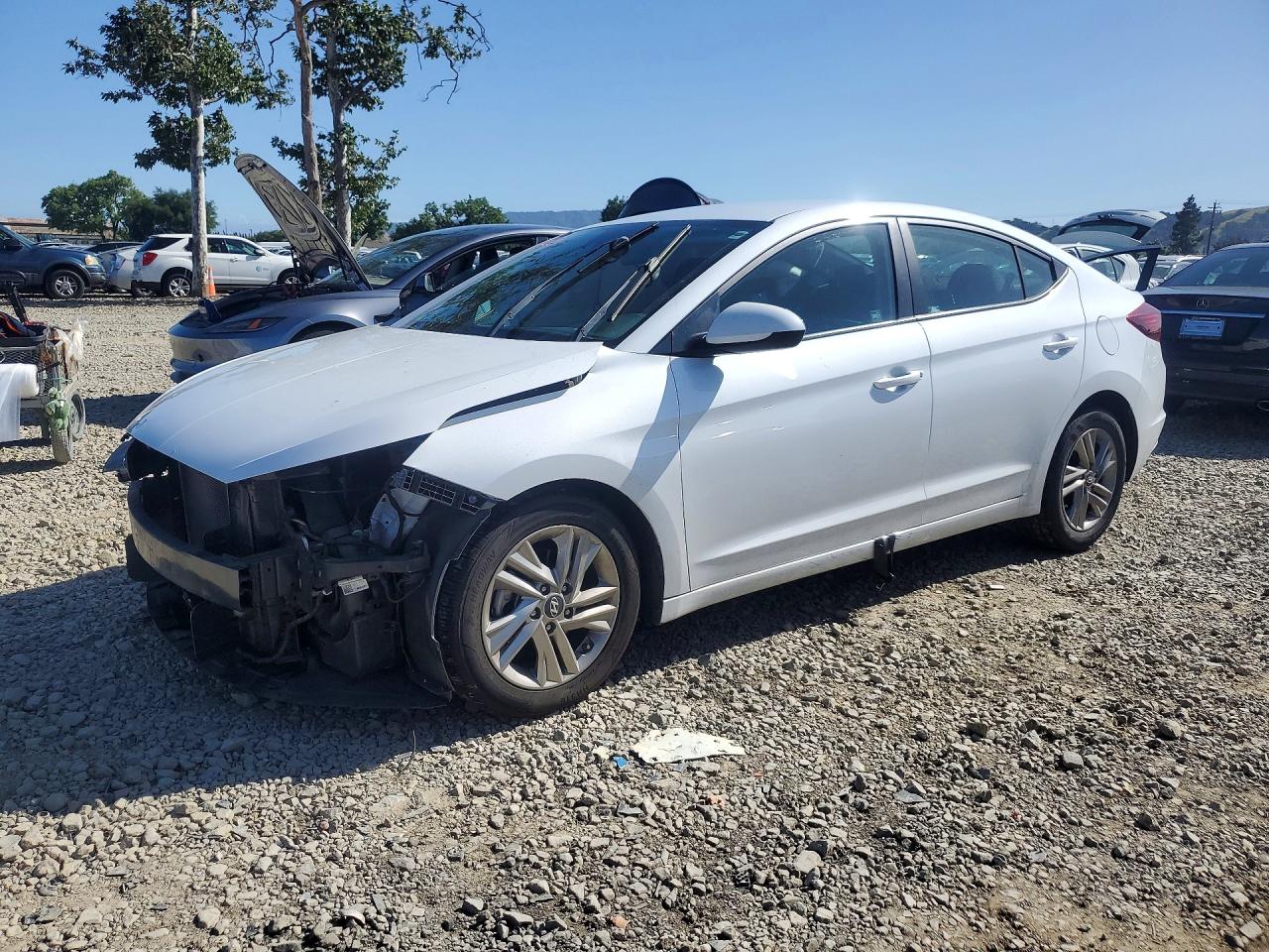 Salvage Hyundai ELANTRA Image