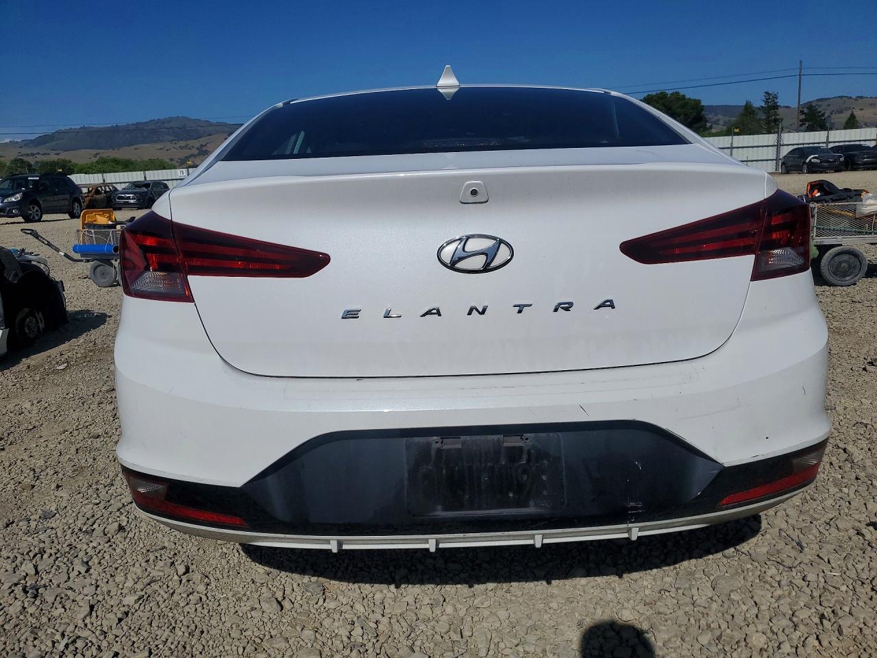 Hyundai ELANTRA Sel