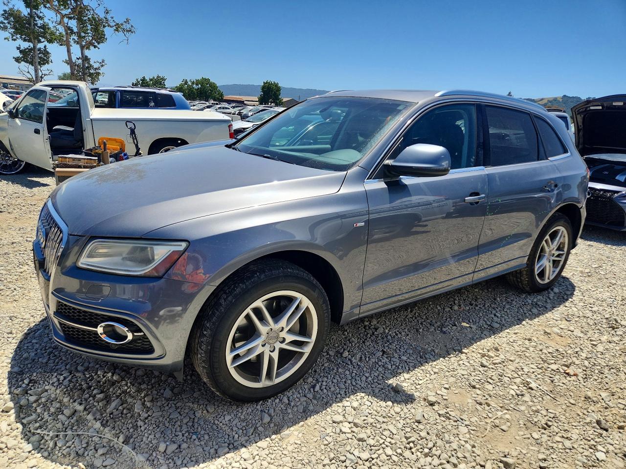 Salvage Audi Q5 Image