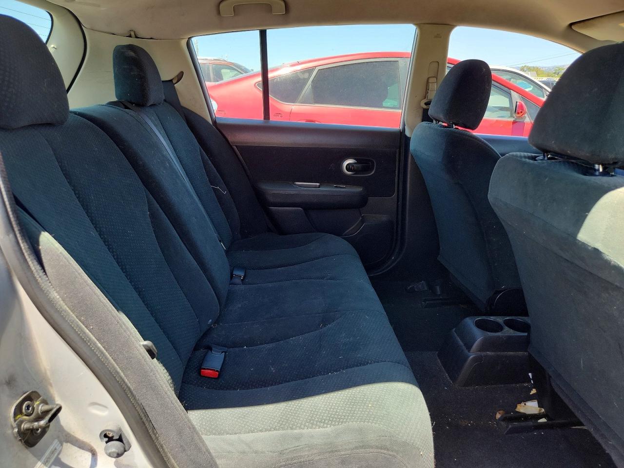 Nissan Versa 1.8 S