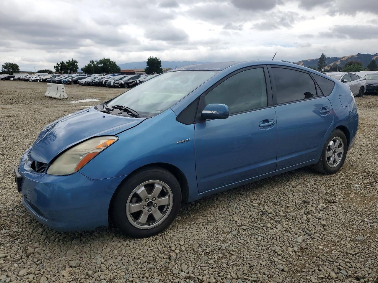 Salvage Toyota Prius Image