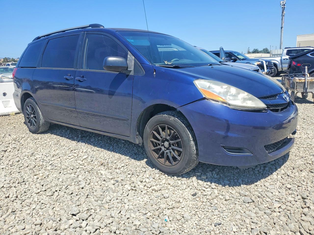Toyota Sienna Ce 8-passenger