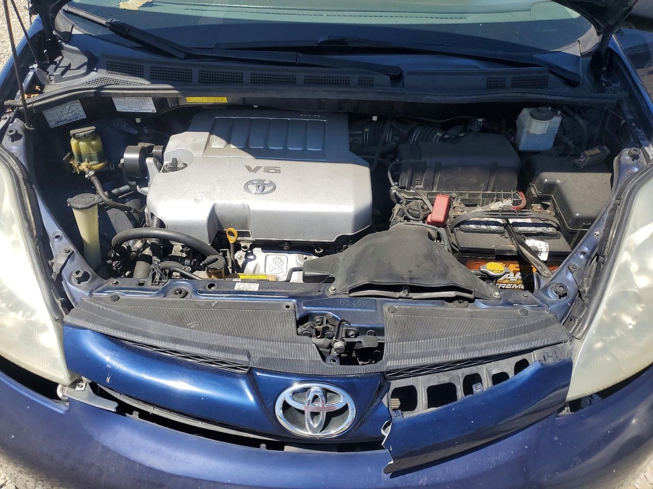 Toyota Sienna Ce 8-passenger