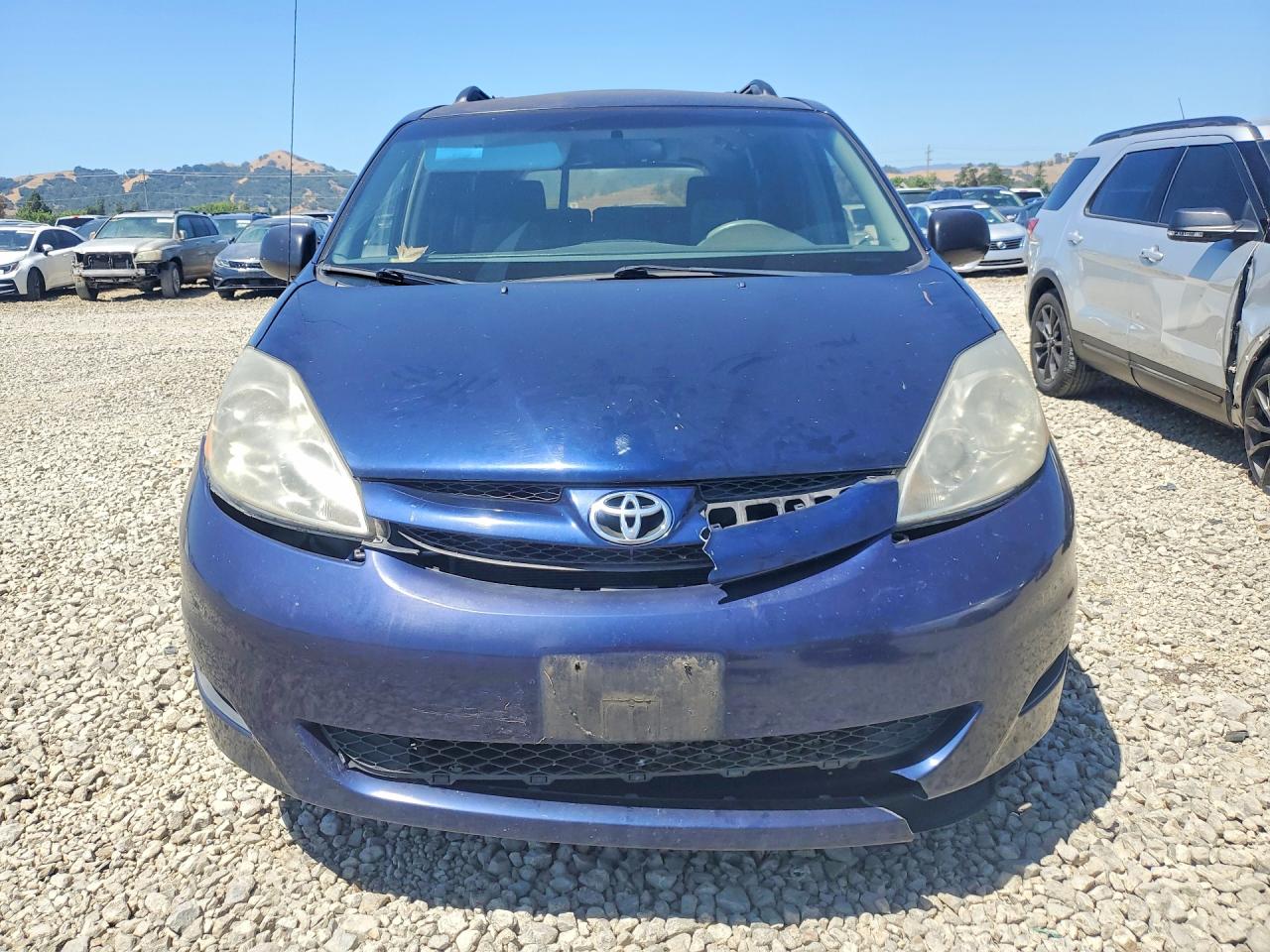 Toyota Sienna Ce 8-passenger