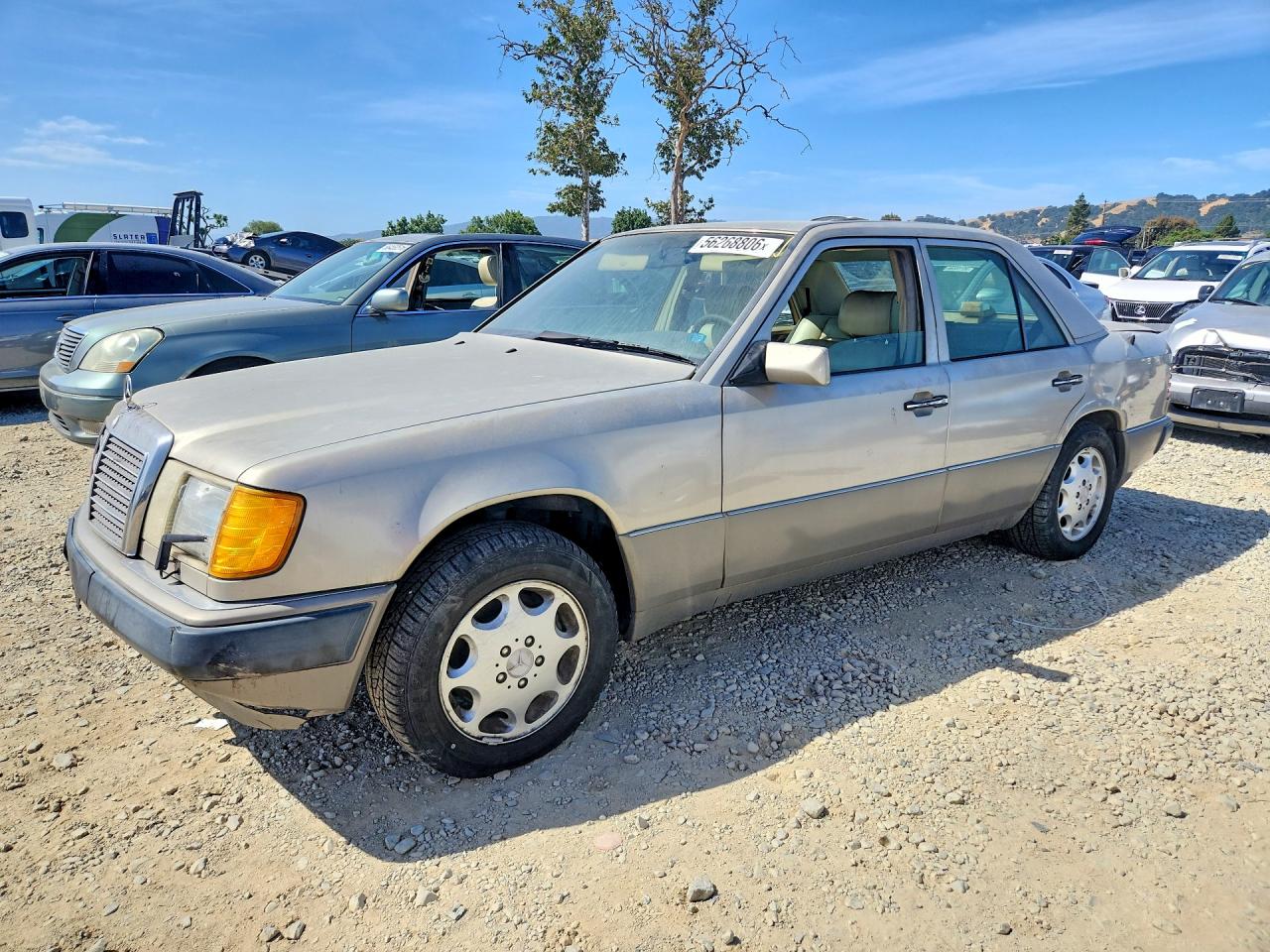 Salvage Mercedes-Benz 400-Class Image
