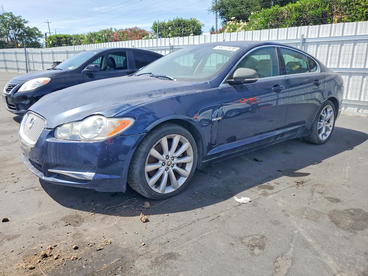 Salvage Jaguar XF Image