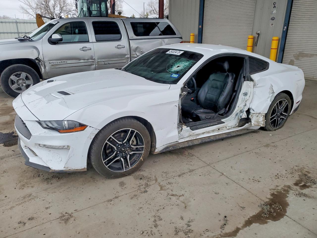 Salvage Ford Mustang Image