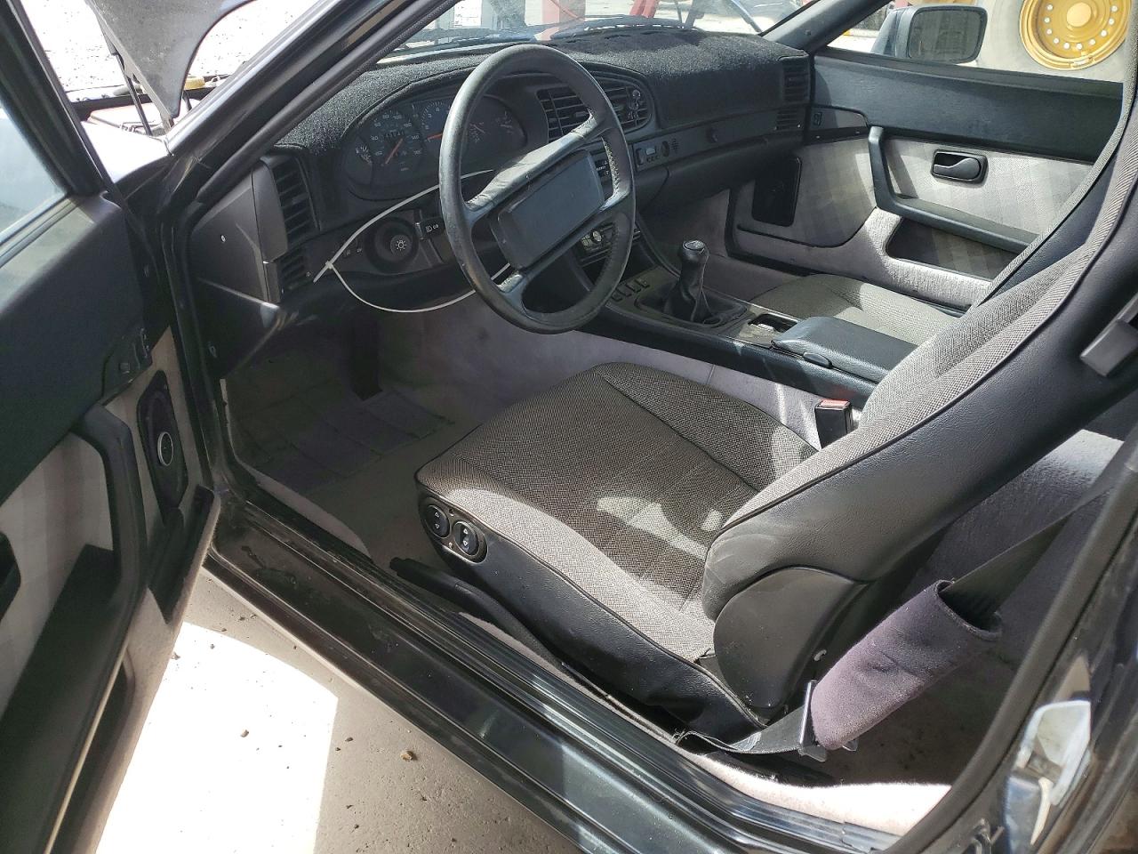 Porsche 944