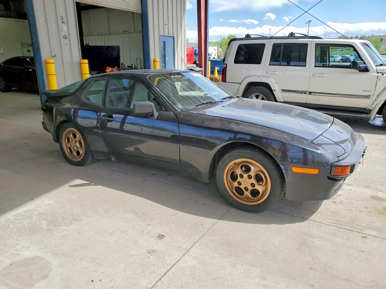 Porsche 944