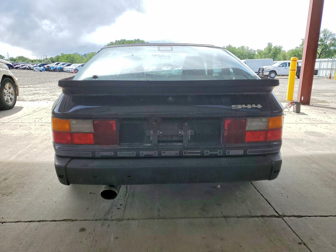 Porsche 944