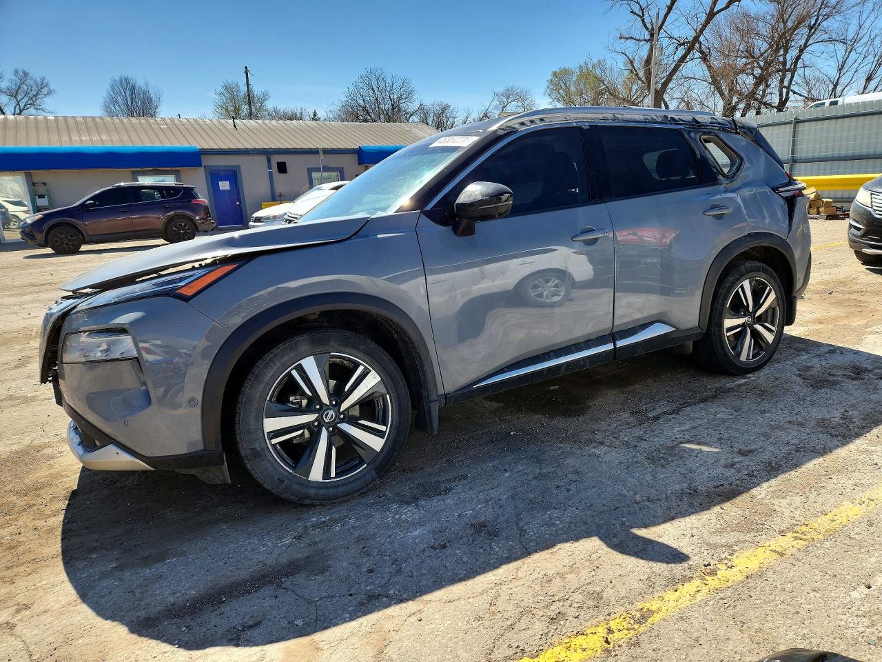 Salvage Nissan Rogue Image