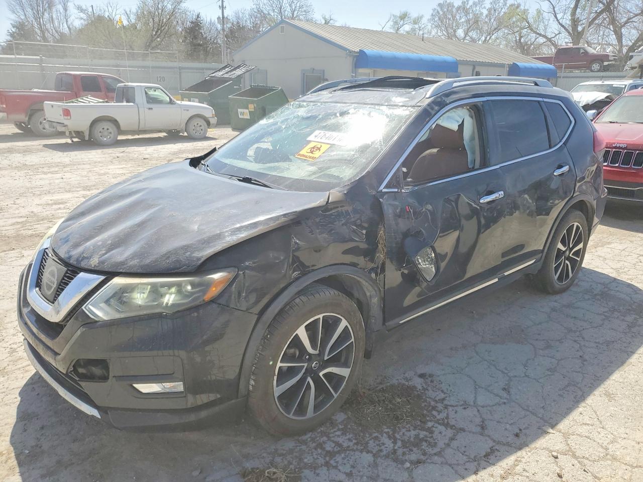 Salvage Nissan Rogue Image