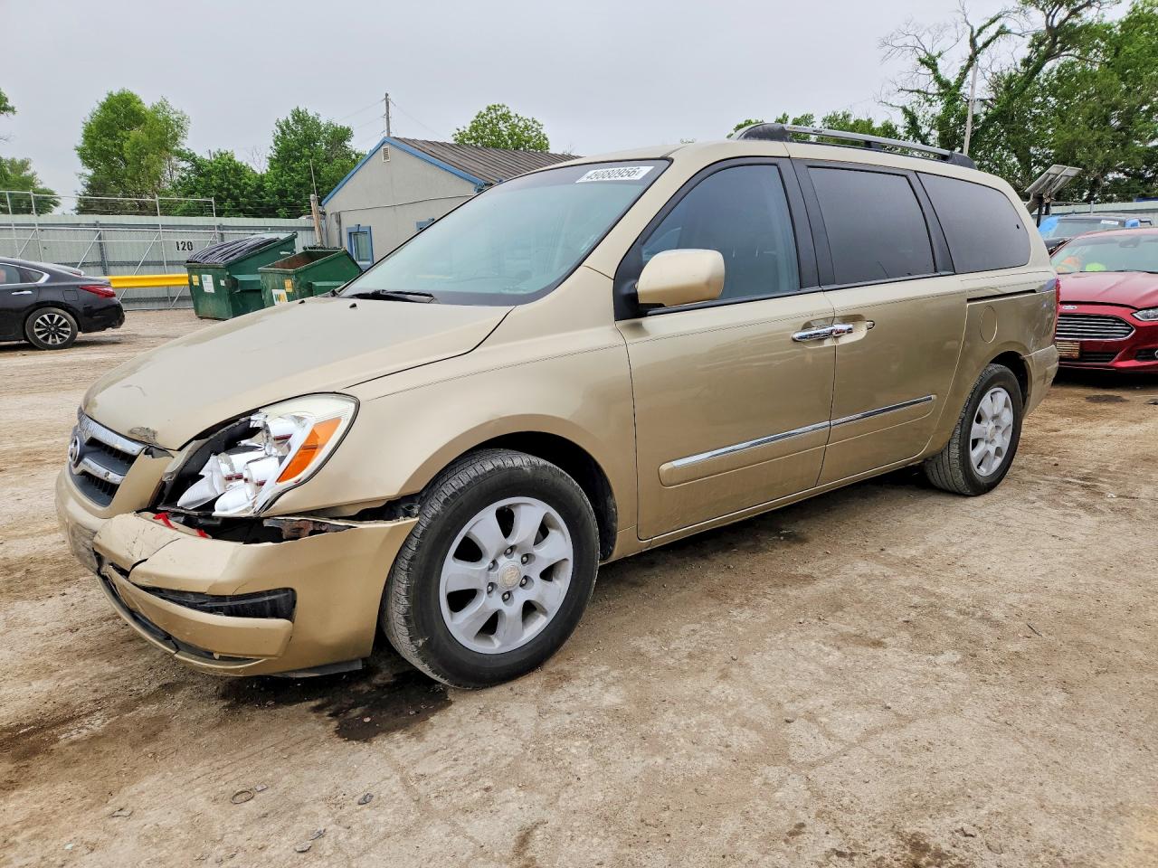 Salvage Hyundai Entourage Image