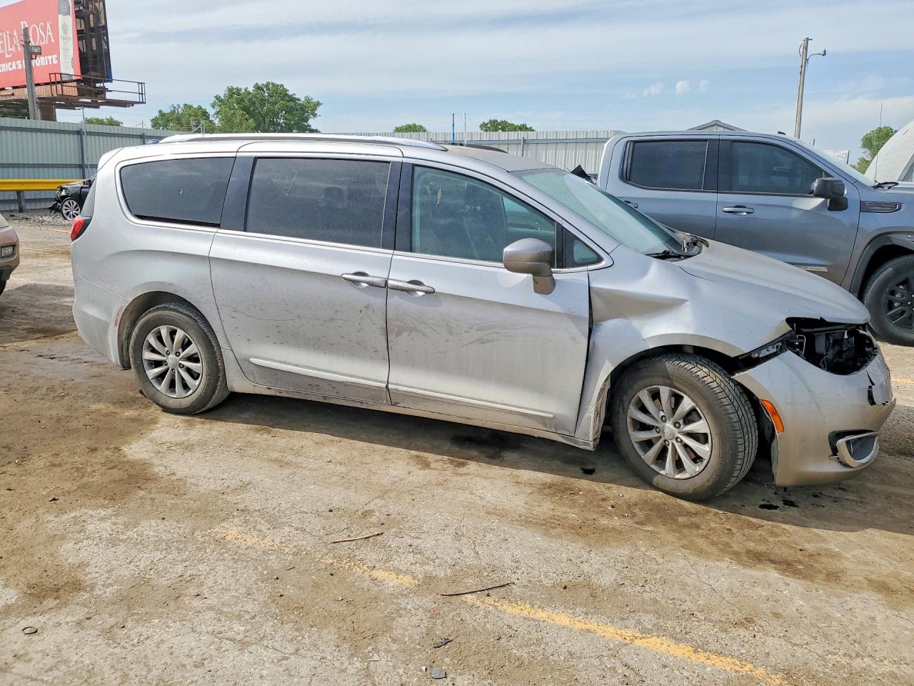 Chrysler Pacifica Touring L