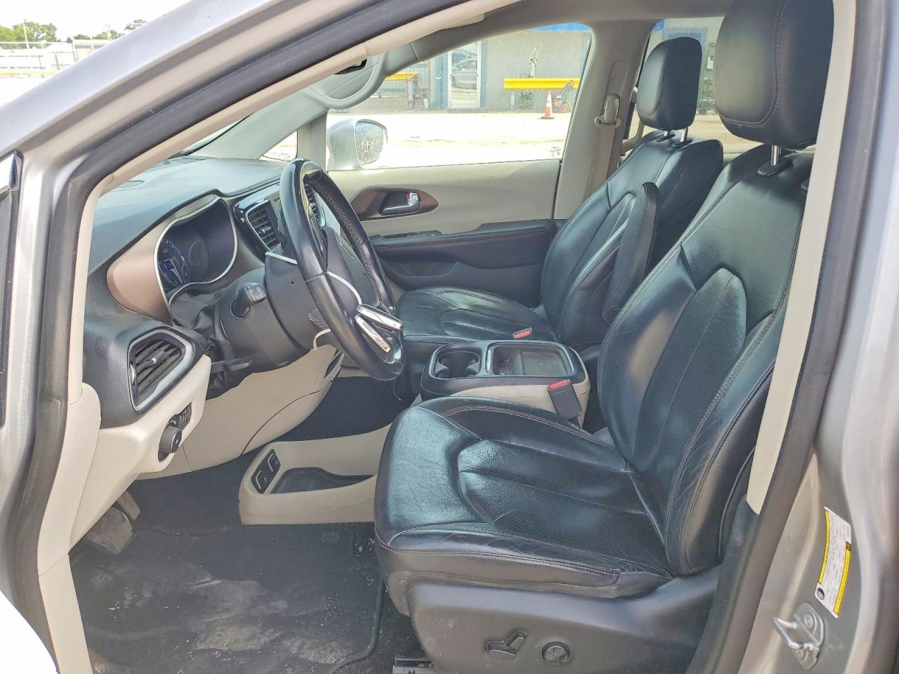 Chrysler Pacifica Touring L