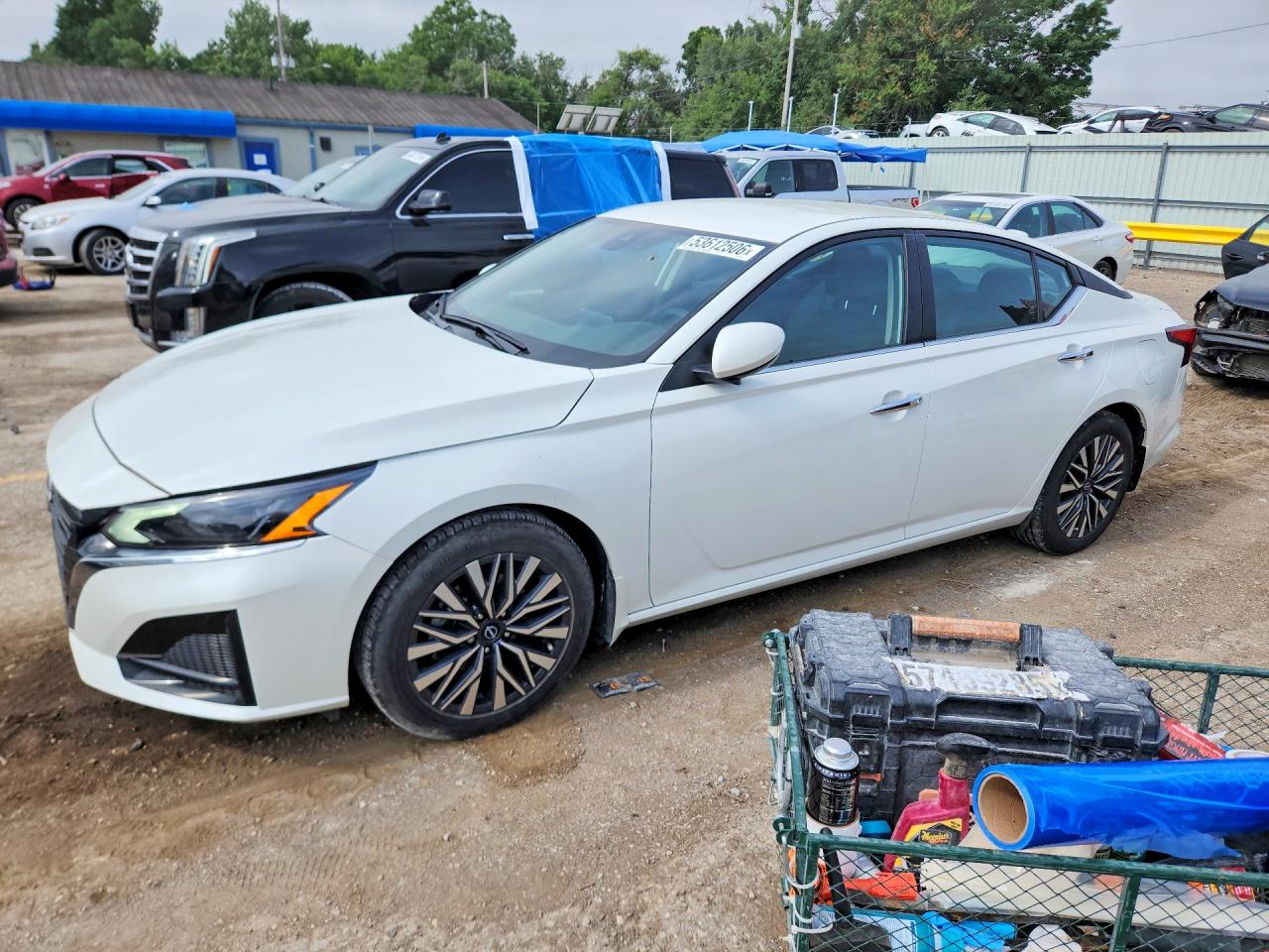 Salvage Nissan Altima Image
