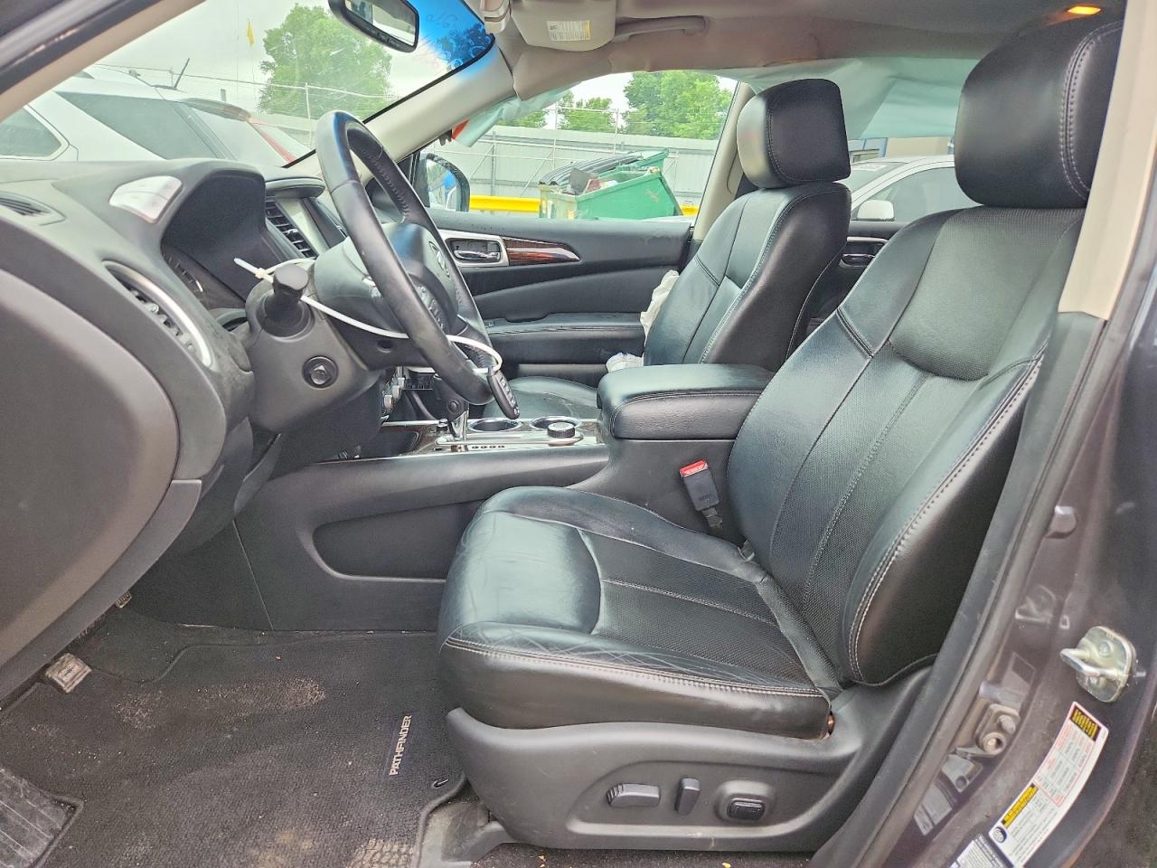 Nissan Pathfinder S
