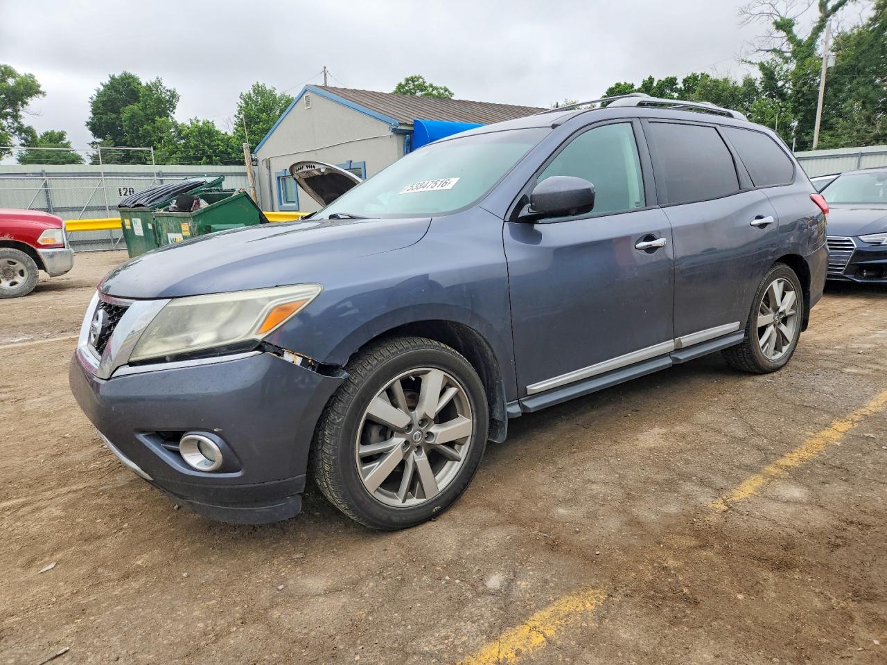 Salvage Nissan Pathfinder Image