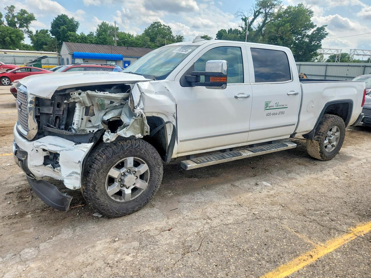 Salvage GMC Sierra Image