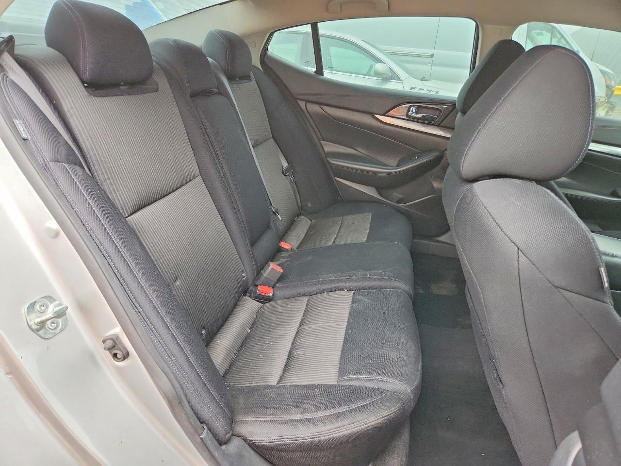 Nissan Maxima S