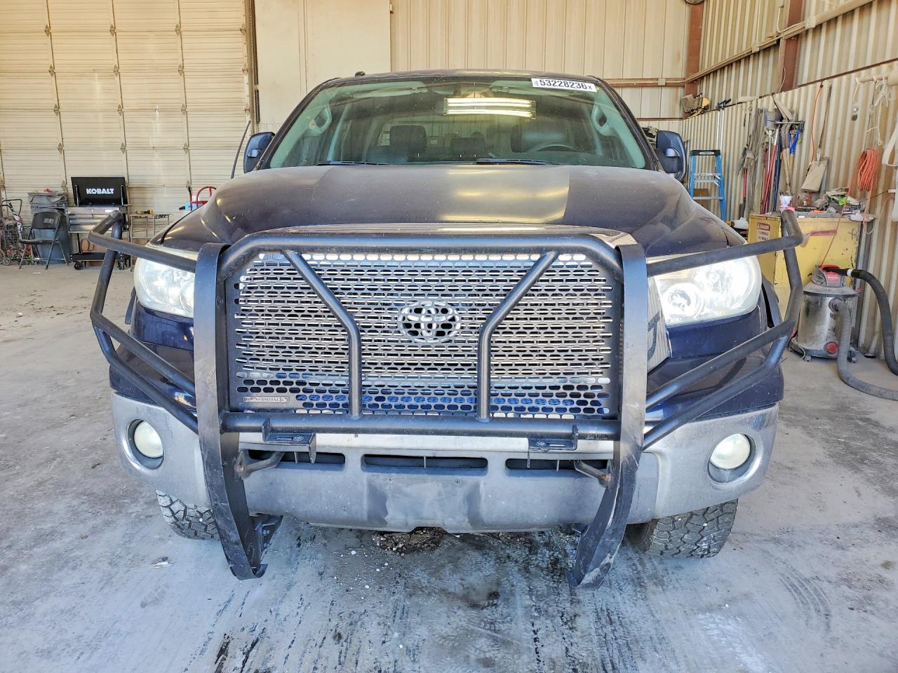 Toyota Tundra Crewmax Sr5