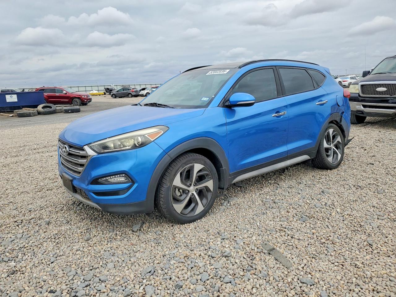 Salvage Hyundai TUCSON Image