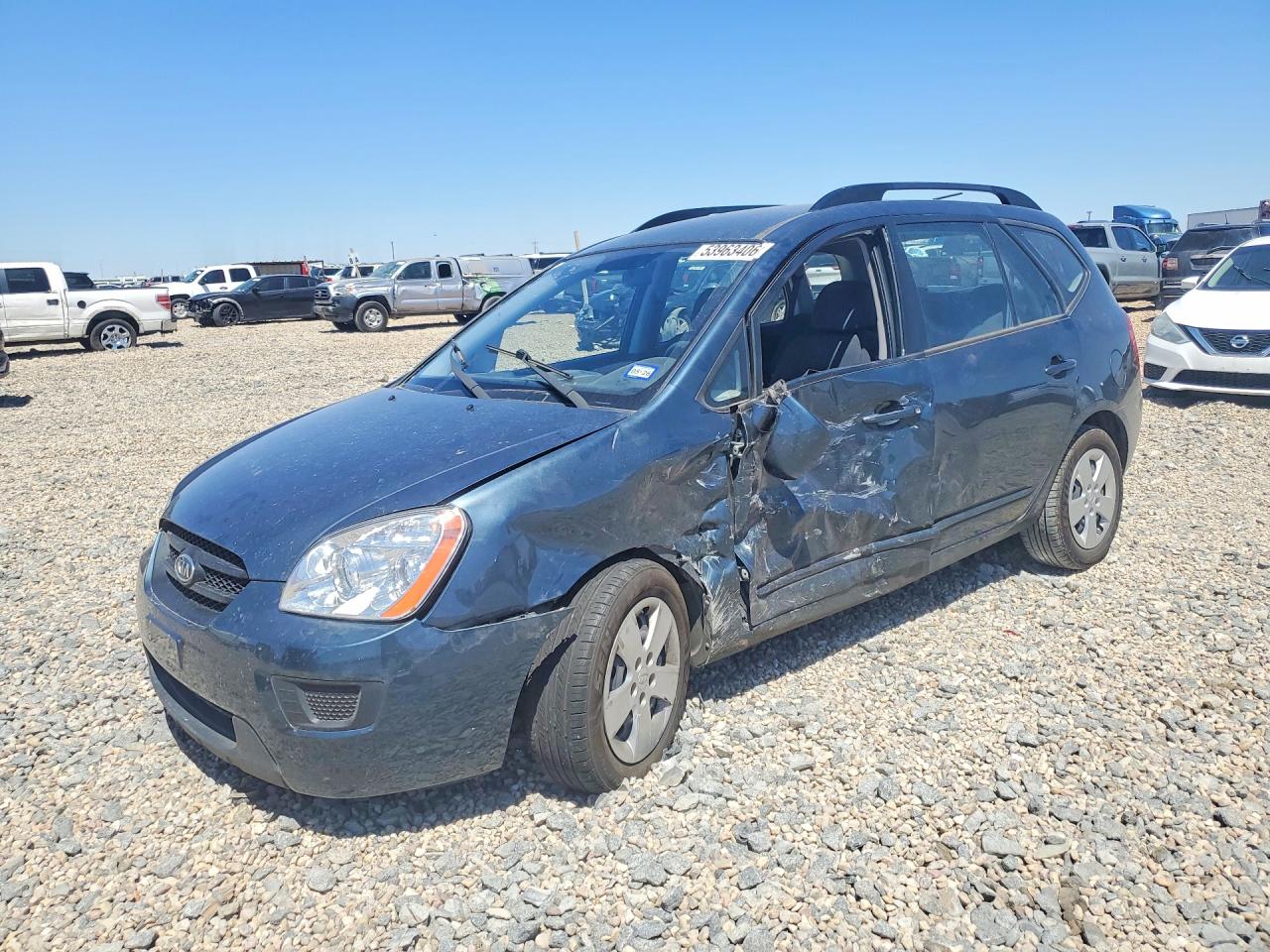 Salvage Kia Rondo Image