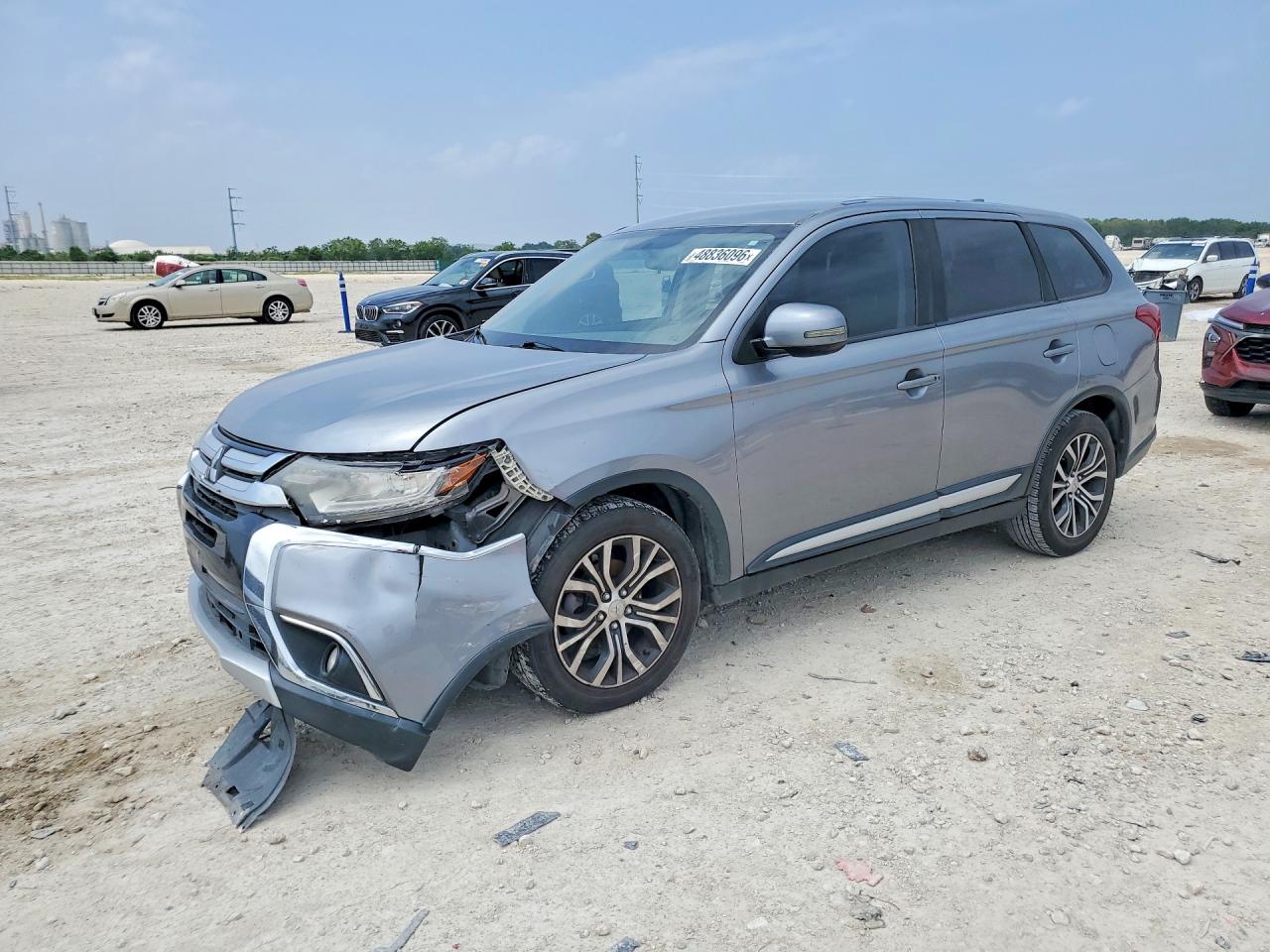 Salvage Mitsubishi Outlander Image