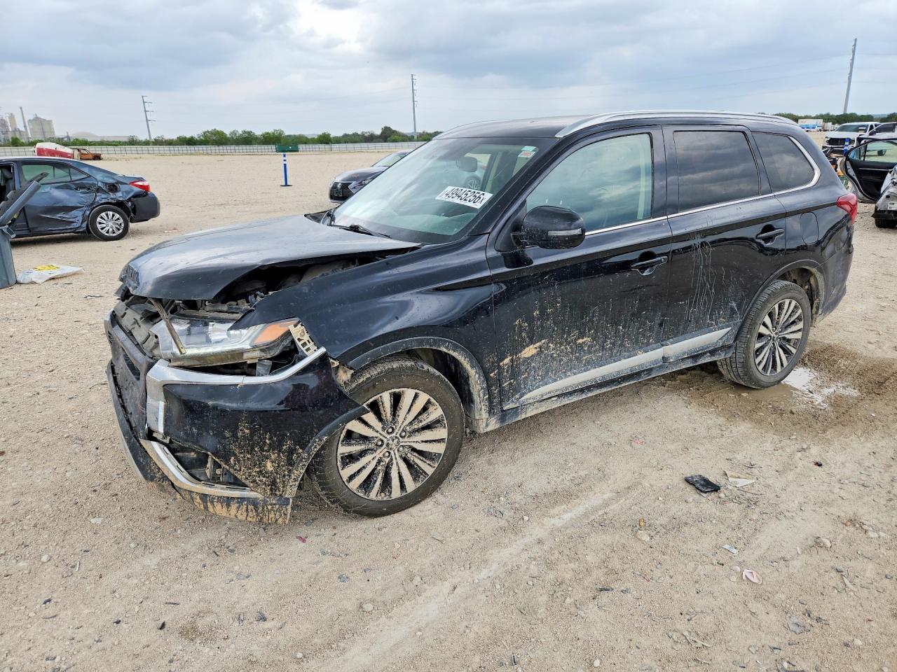 Salvage Mitsubishi Outlander Image
