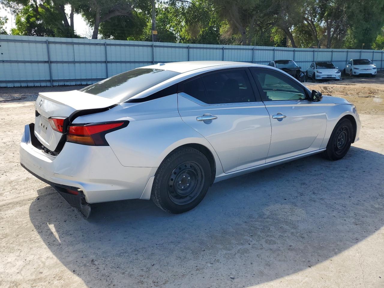 Nissan Altima S