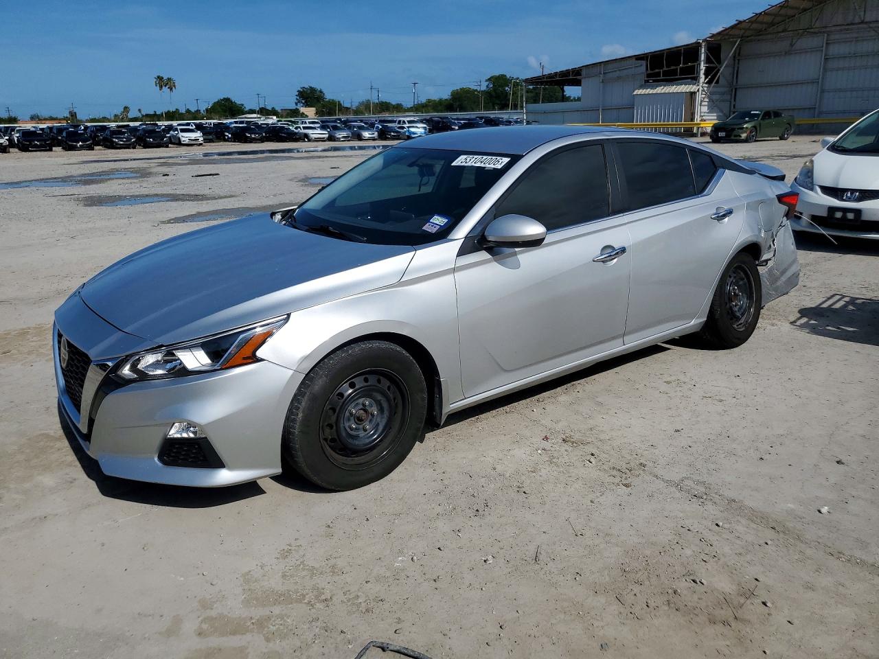 Salvage Nissan Altima Image