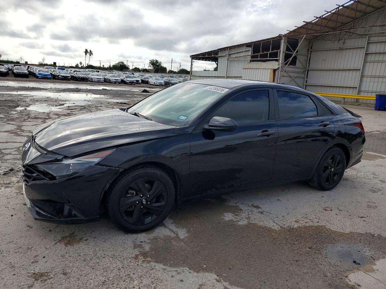 Salvage Hyundai ELANTRA Image