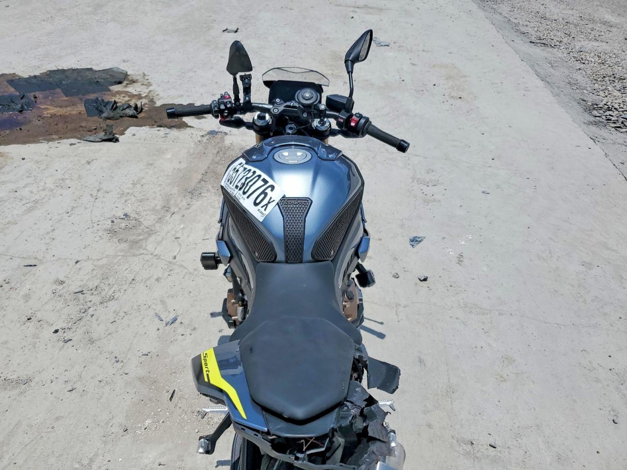 BMW S R