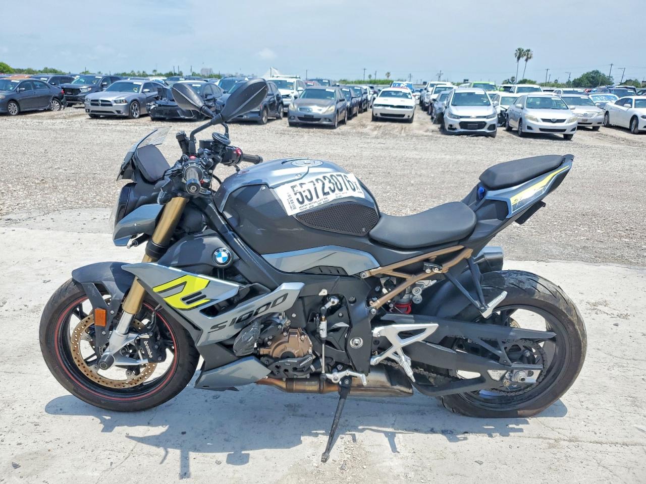 BMW S R