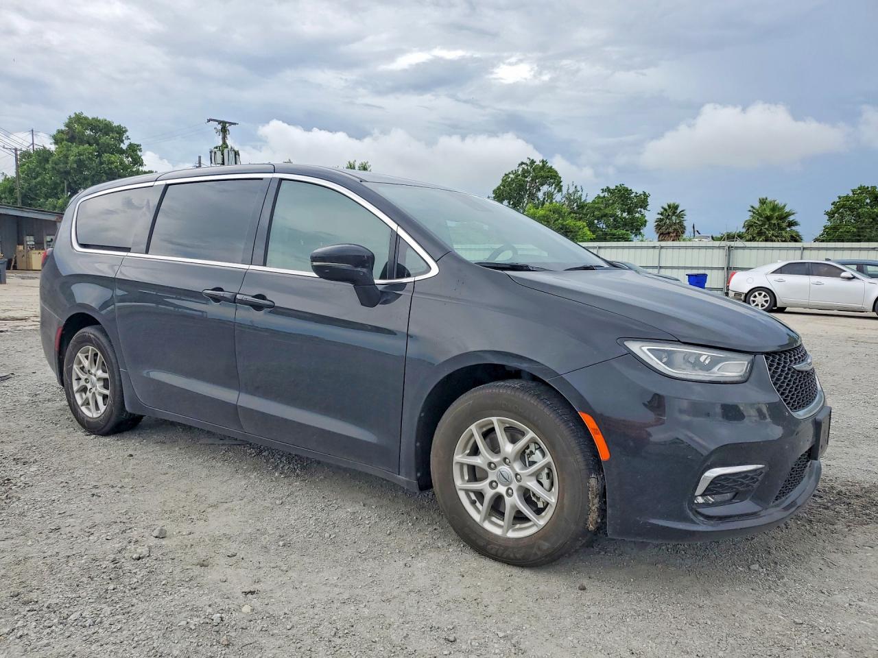 Chrysler Pacifica Select