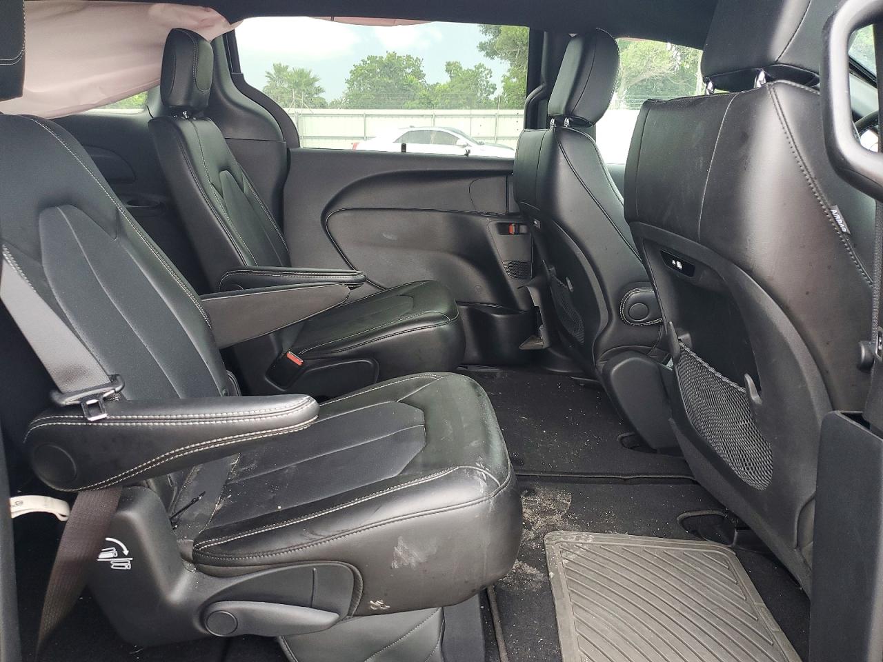 Chrysler Pacifica Select