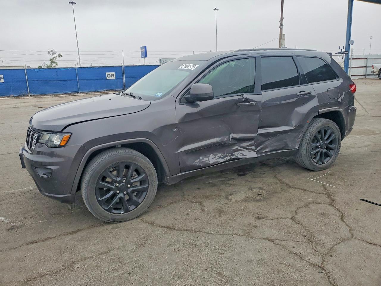 Salvage Jeep Cherokee Image