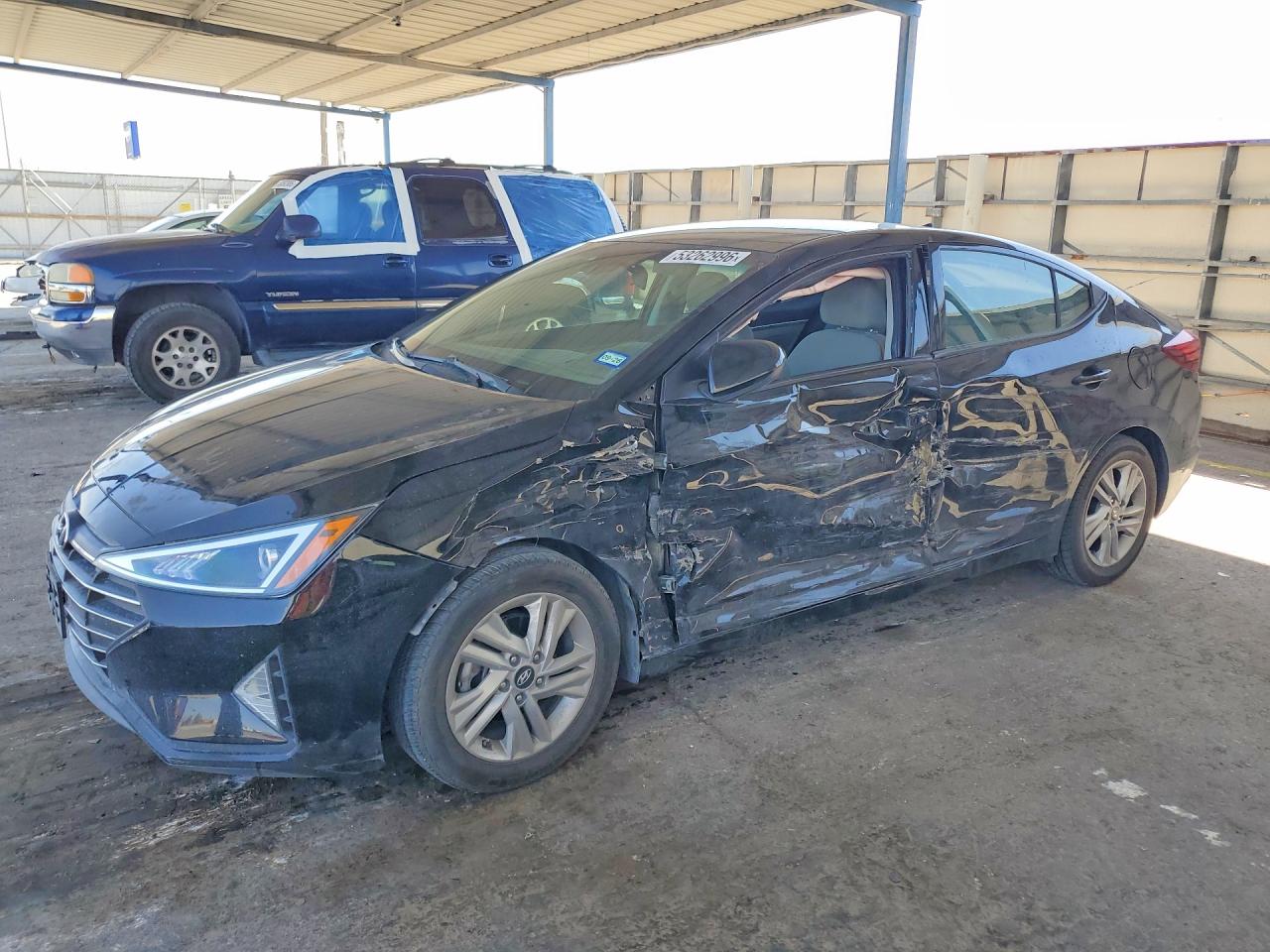 Salvage Hyundai ELANTRA Image