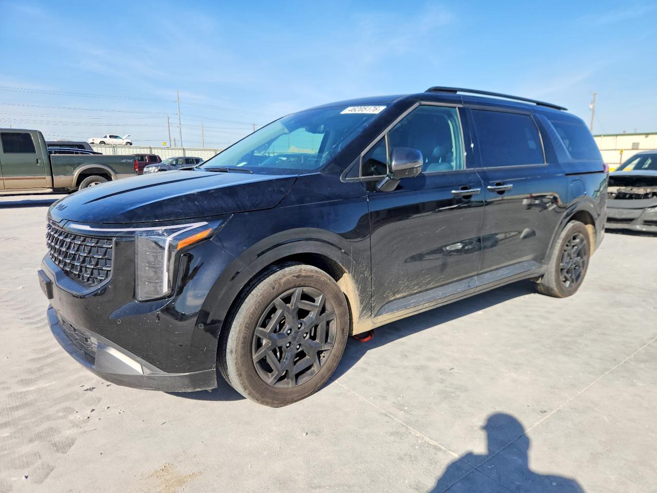 Salvage Kia Carnival Image