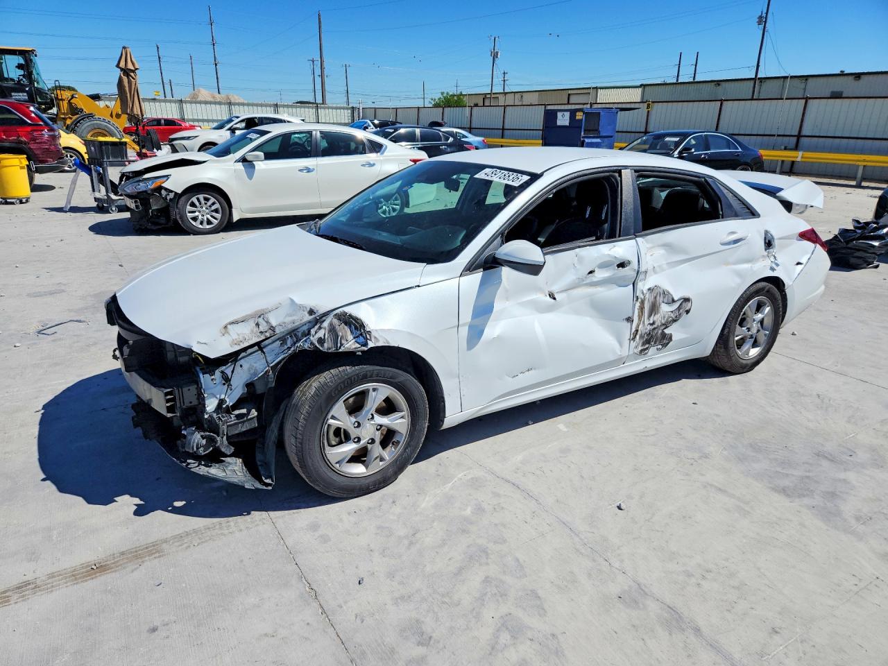 Salvage Hyundai ELANTRA Image