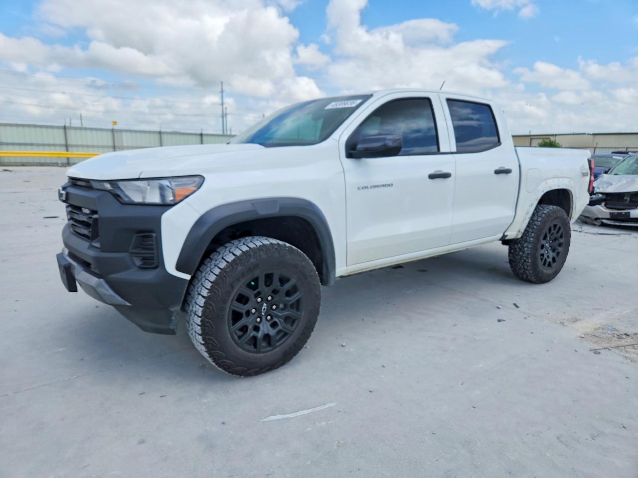 Salvage Chevrolet Colorado Image