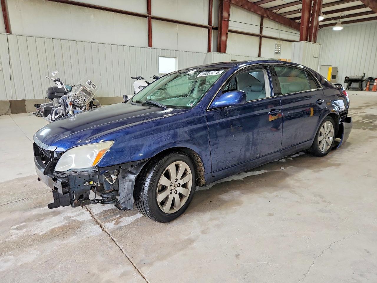 Salvage Toyota Avalon Image