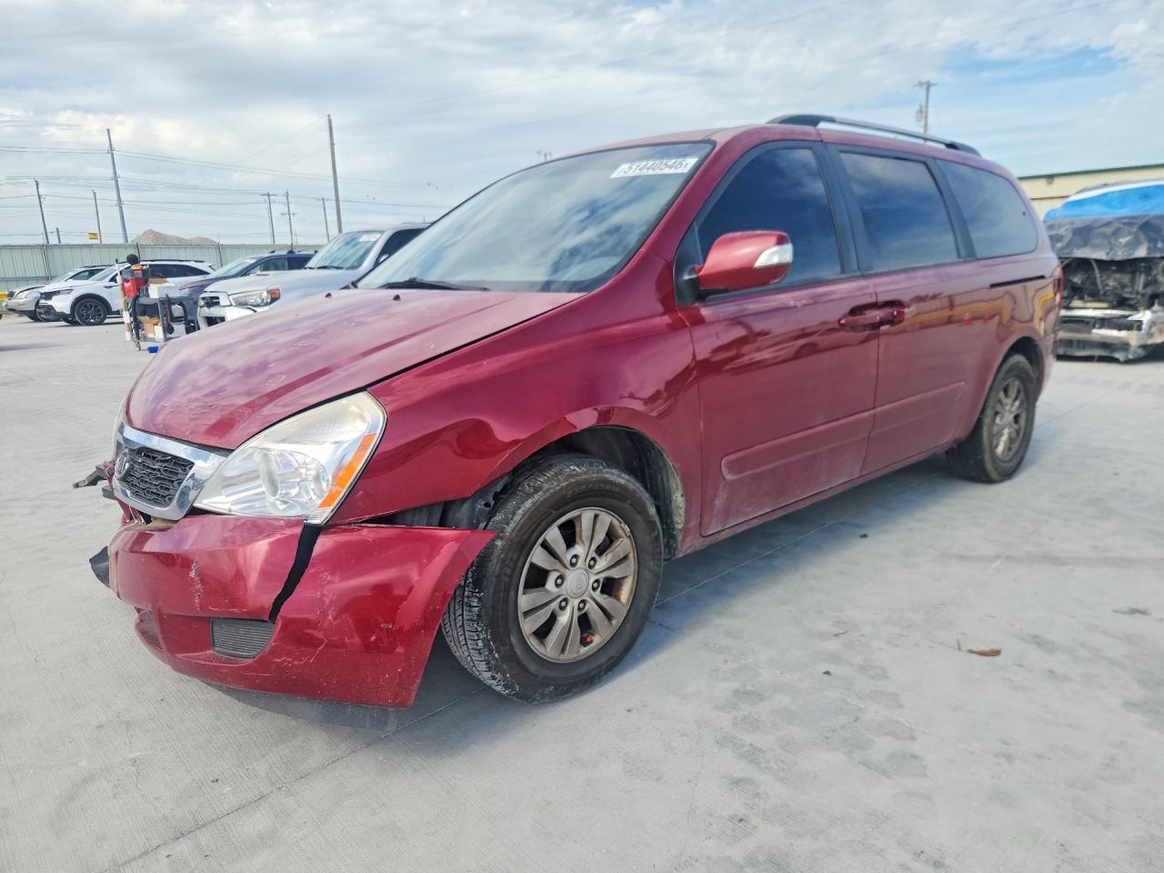 Salvage Kia Sedona Image