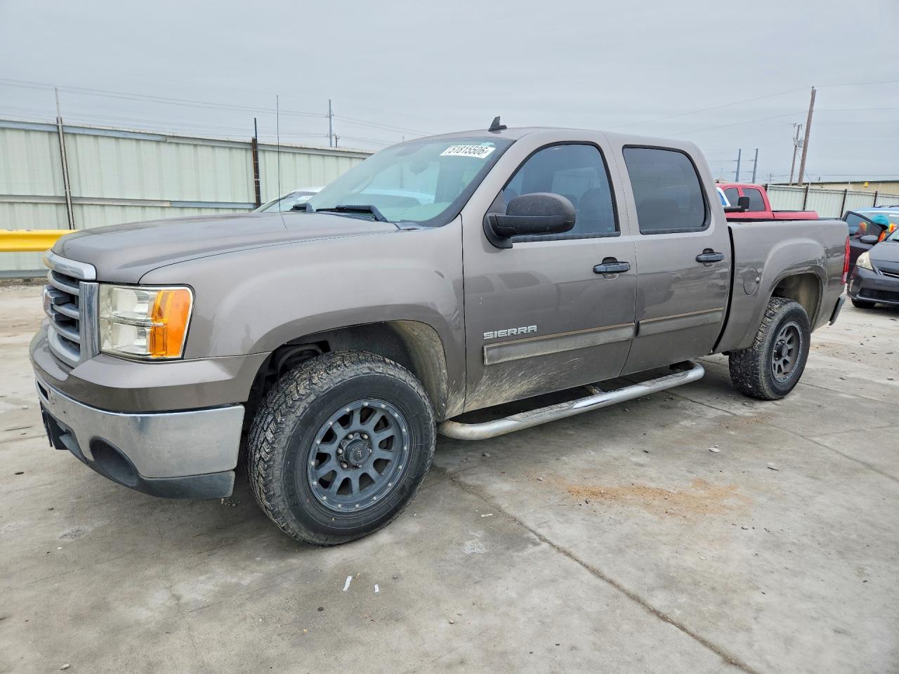 Salvage GMC Sierra Image