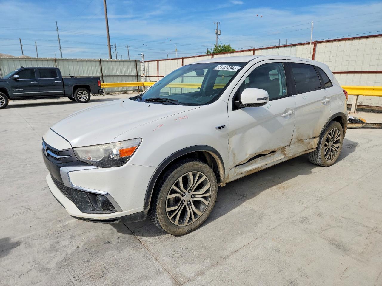 Salvage Mitsubishi Outlander Image