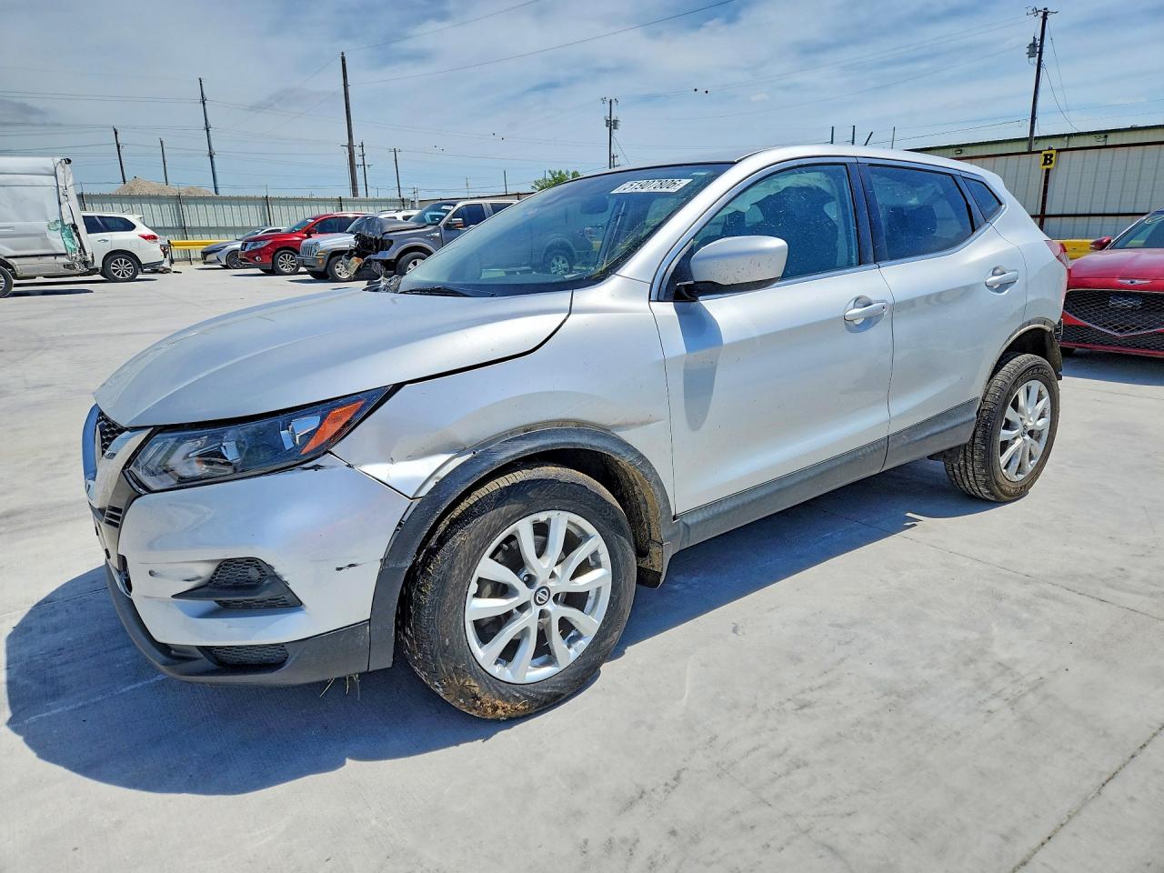 Salvage Nissan Rogue Image